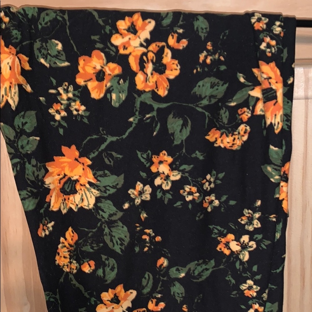 Never worn TC lularoe leggings